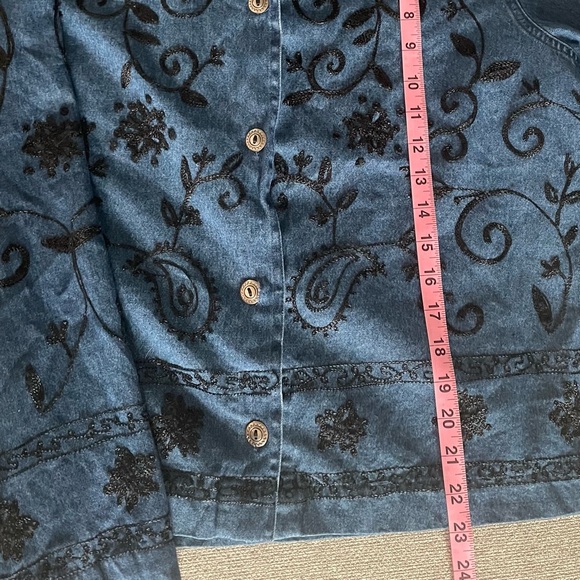 Parisian Works Embroidered Button Front Jean Shirt Shacket Blue Size Medium - Picture 10 of 10